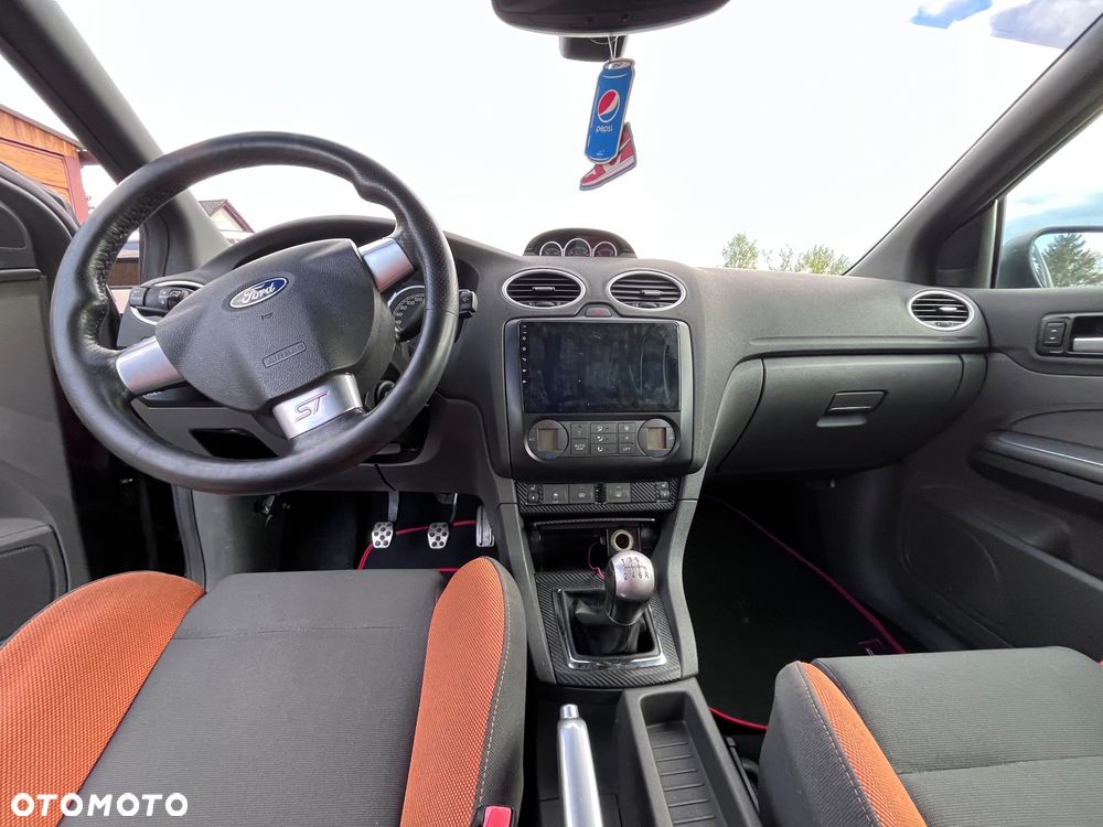 Ford Focus 2.5 ST - 11