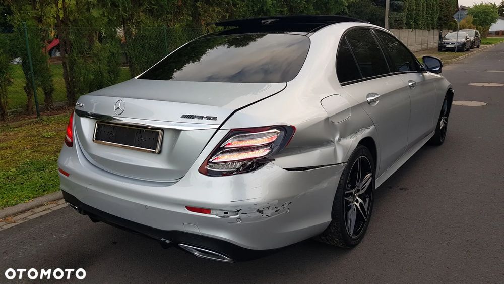 Mercedes-Benz Klasa E 220 d AMG - 40