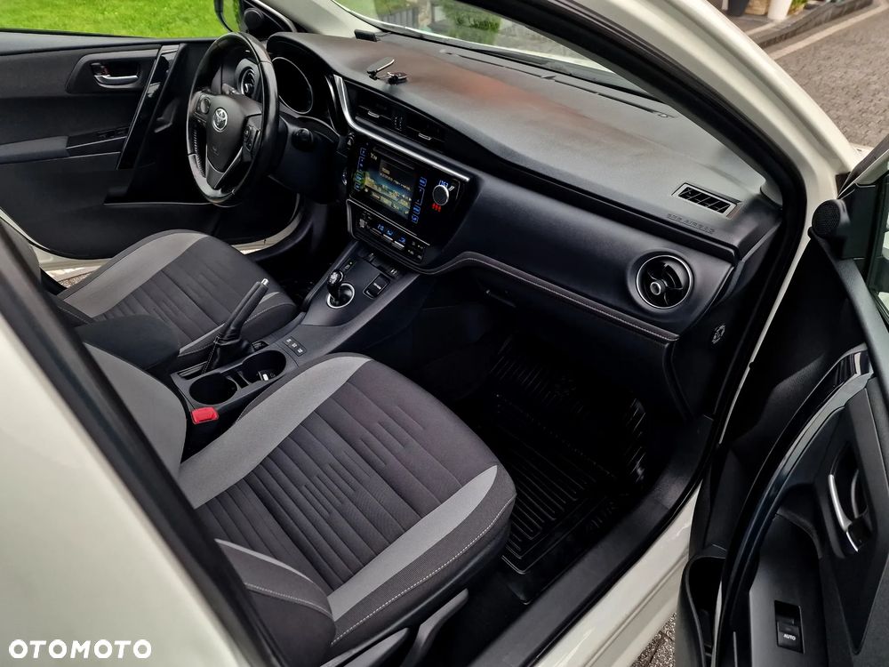 Toyota Auris Hybrid 135 Premium - 16