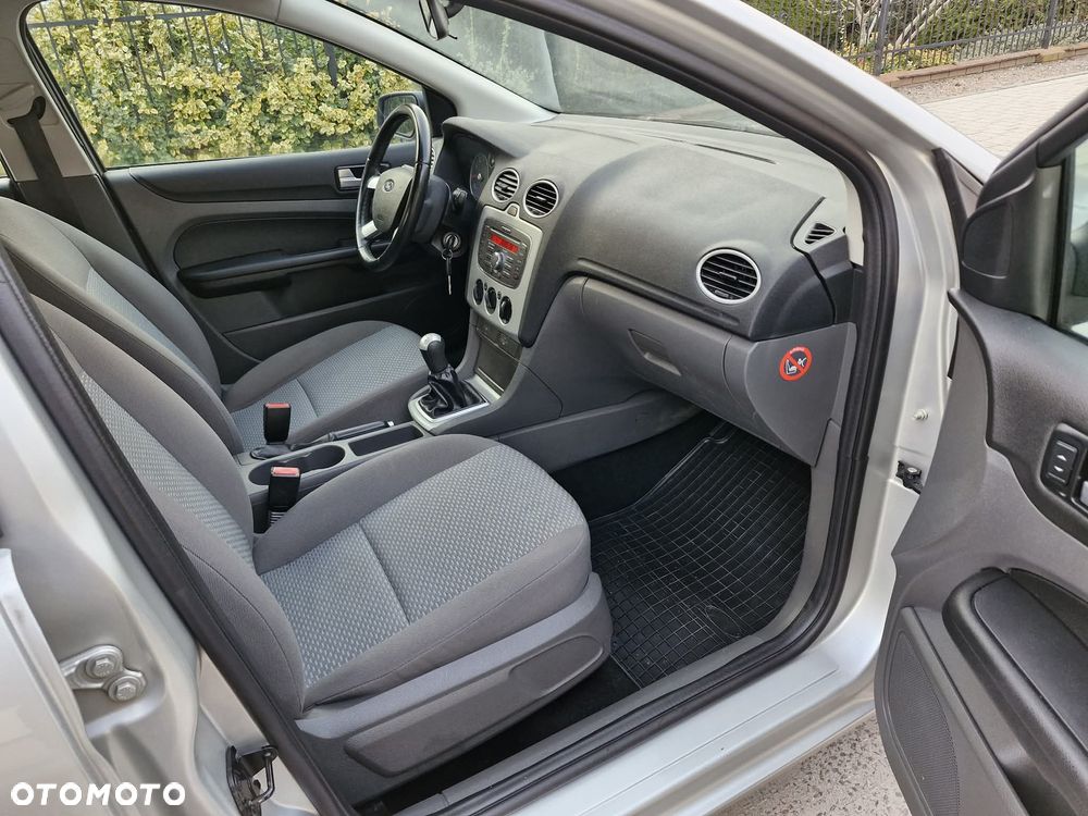 Ford Focus 1.6 16V Style - 9