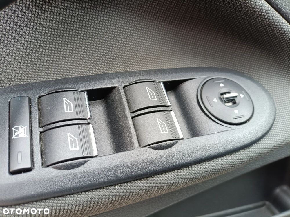 Ford Kuga 2.0 TDCi 2x4 Titanium - 15