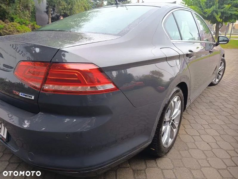 Volkswagen Passat - 4