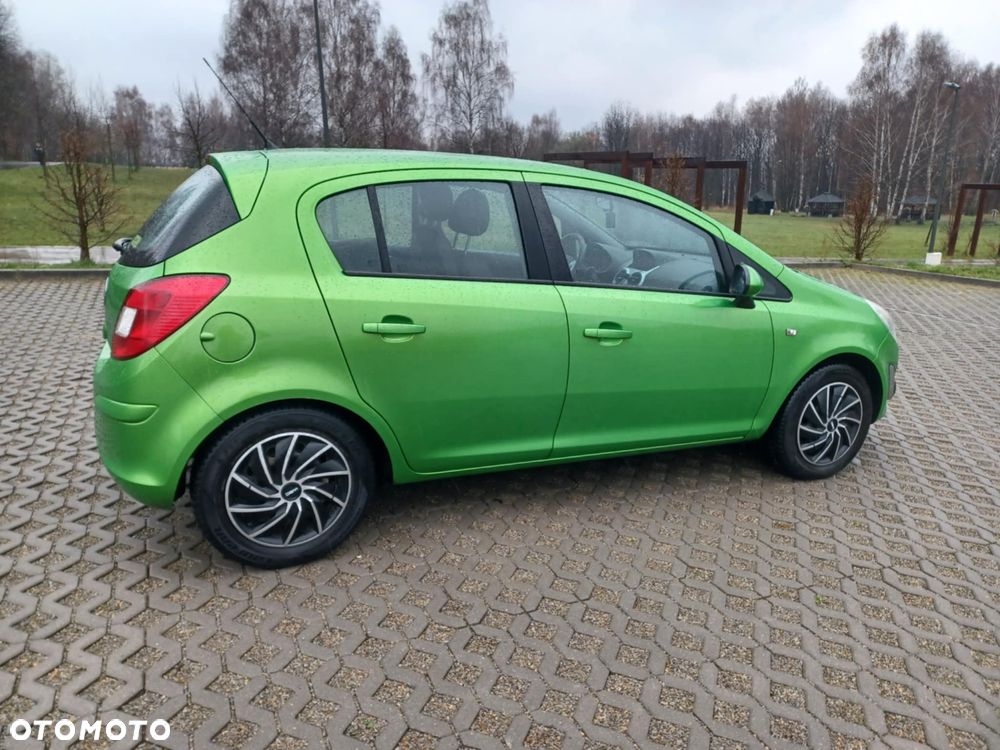 Opel Corsa 1.2 16V Cosmo - 5