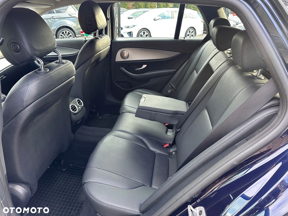 Mercedes-Benz Klasa E 200 d 9G-TRONIC - 27