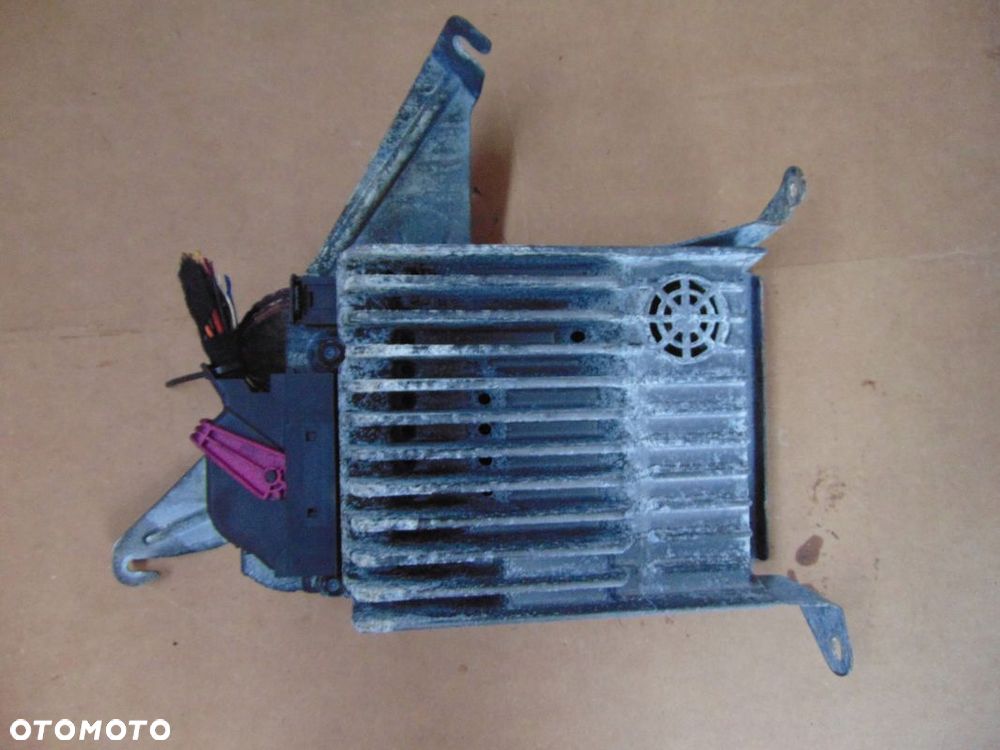 WZMACNIACZ HARMAN MERCEDES W212 A2129005213 - 1