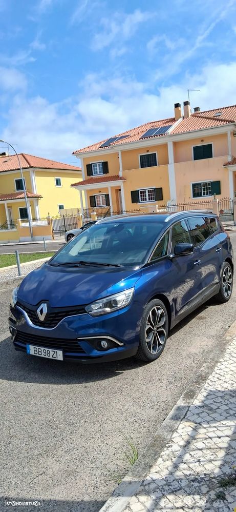 Renault Grand Scénic - 1