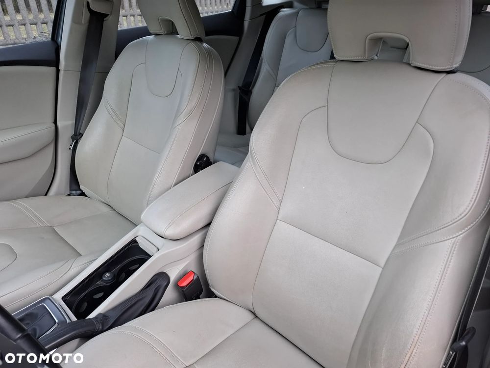 Volvo V40 D4 Geartronic You - 23