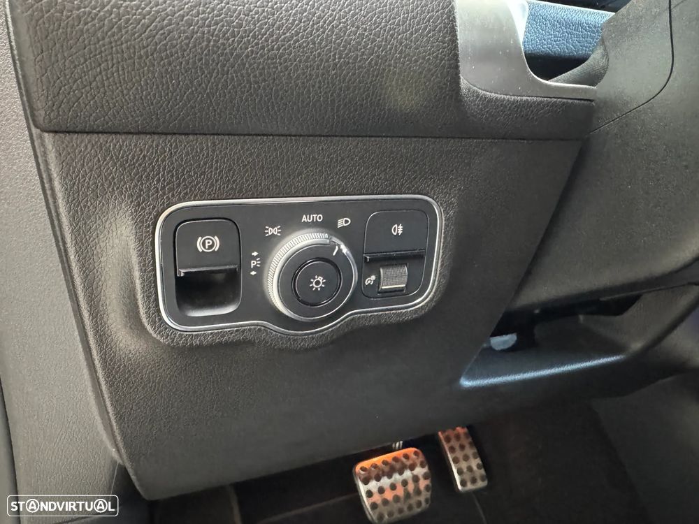 Mercedes-Benz GLB 200 d AMG Line - 14
