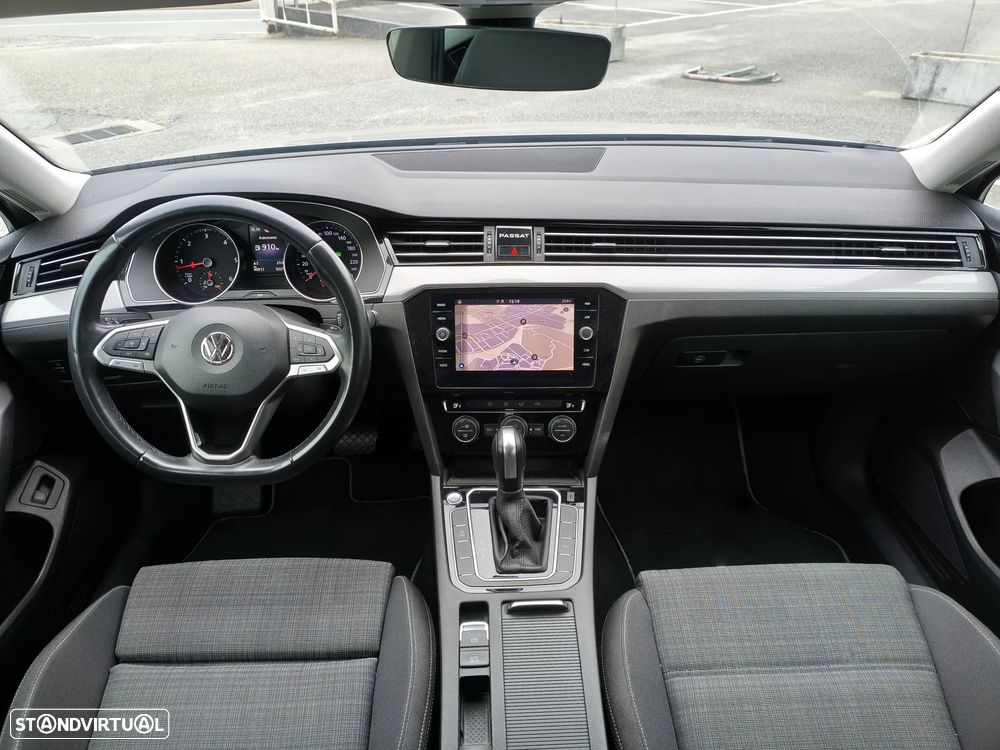 VW Passat Variant 1.6 TDI Business DSG - 12