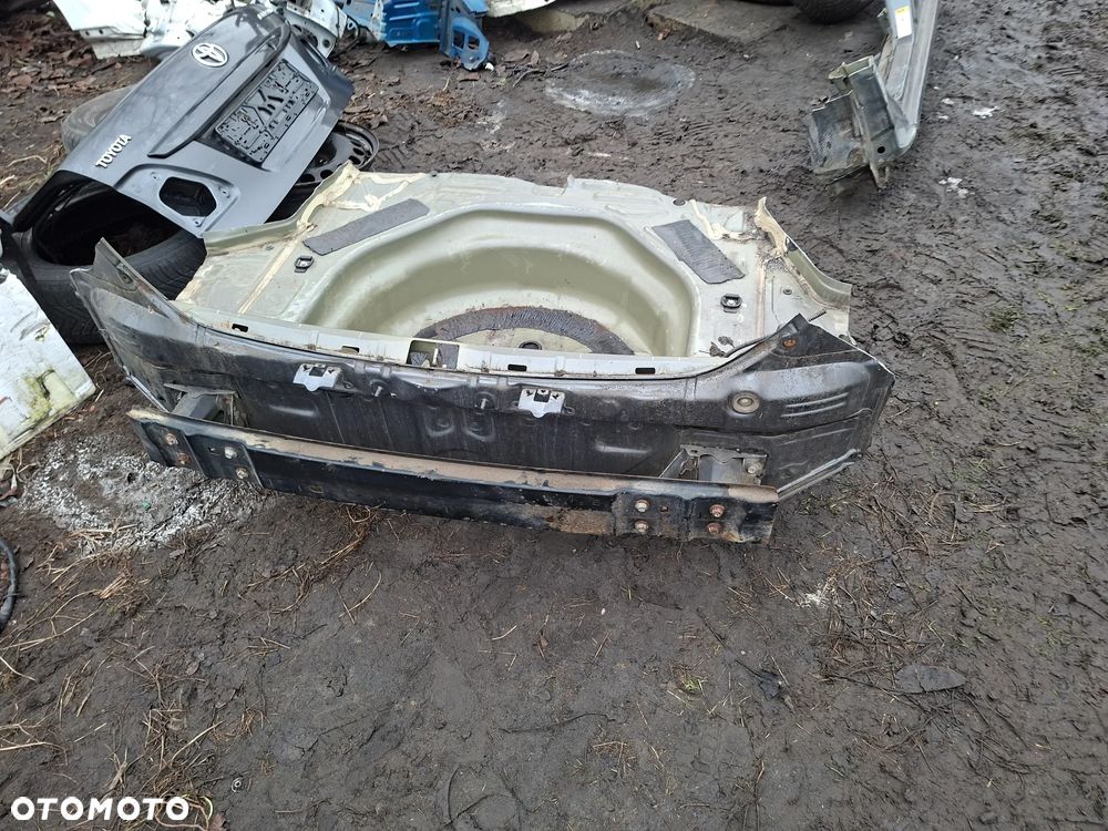 TOYOTA COROLLA E14 E15 SEDAN 06- pas tylny wanna podloga - 1