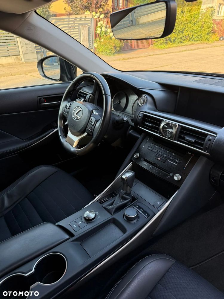 Lexus IS 200t / 300 Elegance - 8