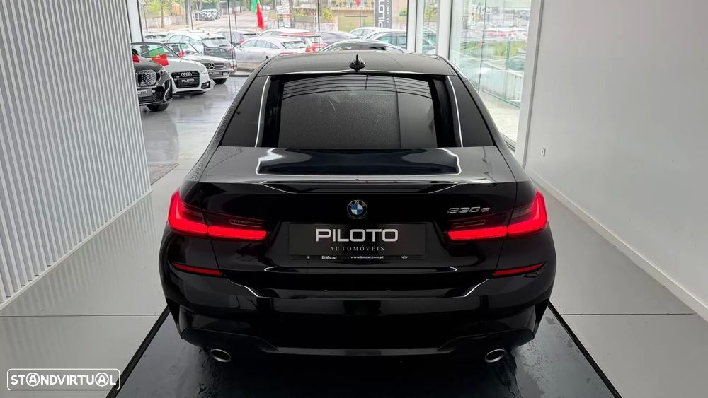 BMW 330 e Edição Desportiva M Auto - 8