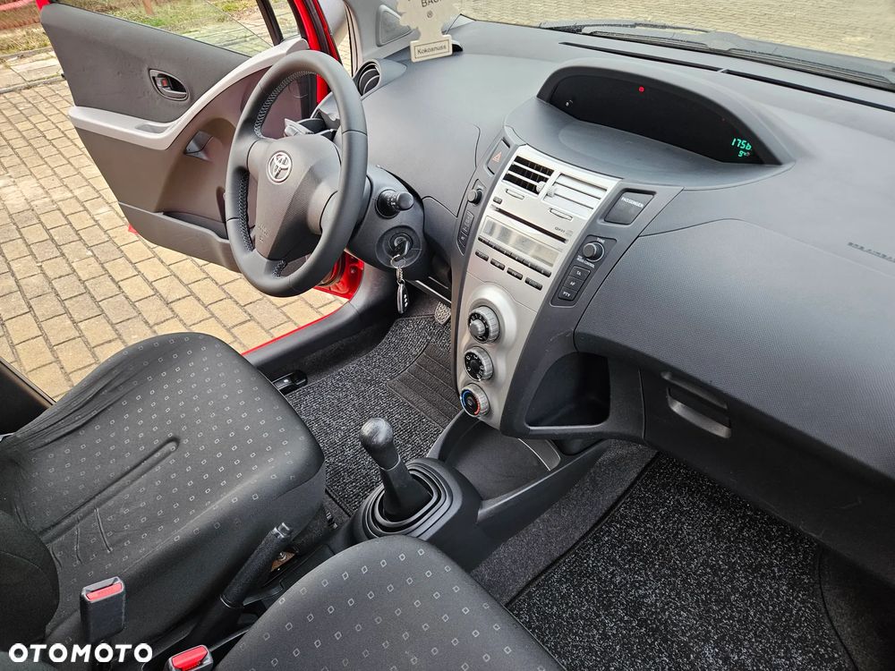 Toyota Yaris 1.0 Terra - 30