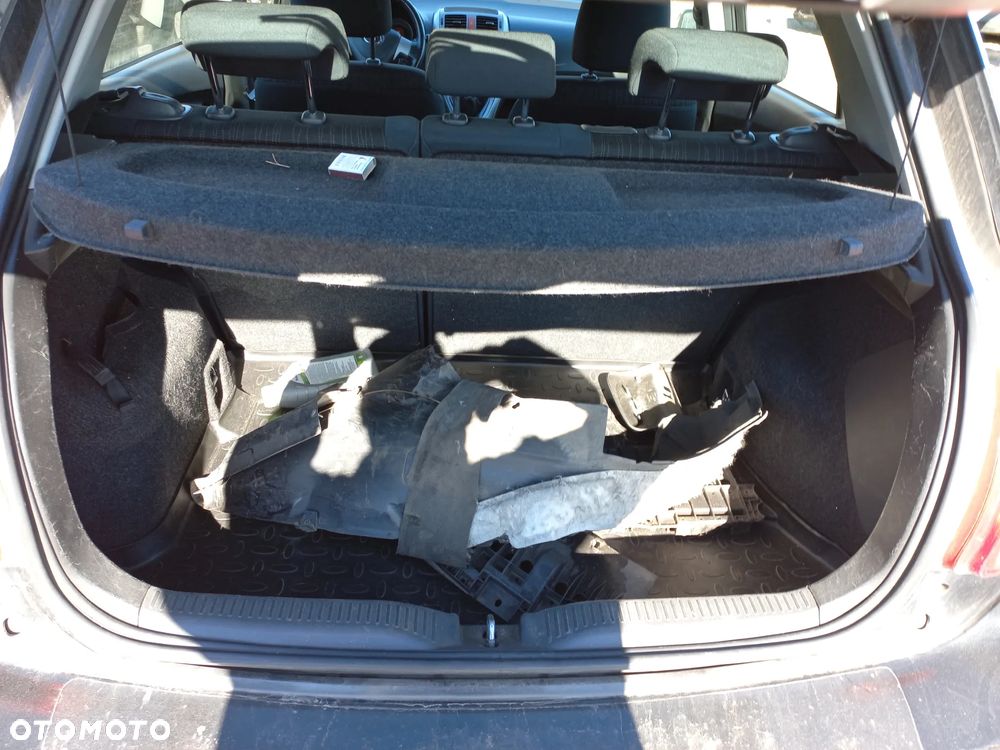 Toyota Auris I 2.0 D4D 06r 5D  KOD 209  wszystkie części - 5