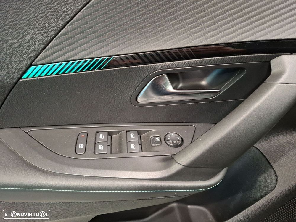 Peugeot 2008 1.2 PureTech Allure - 23