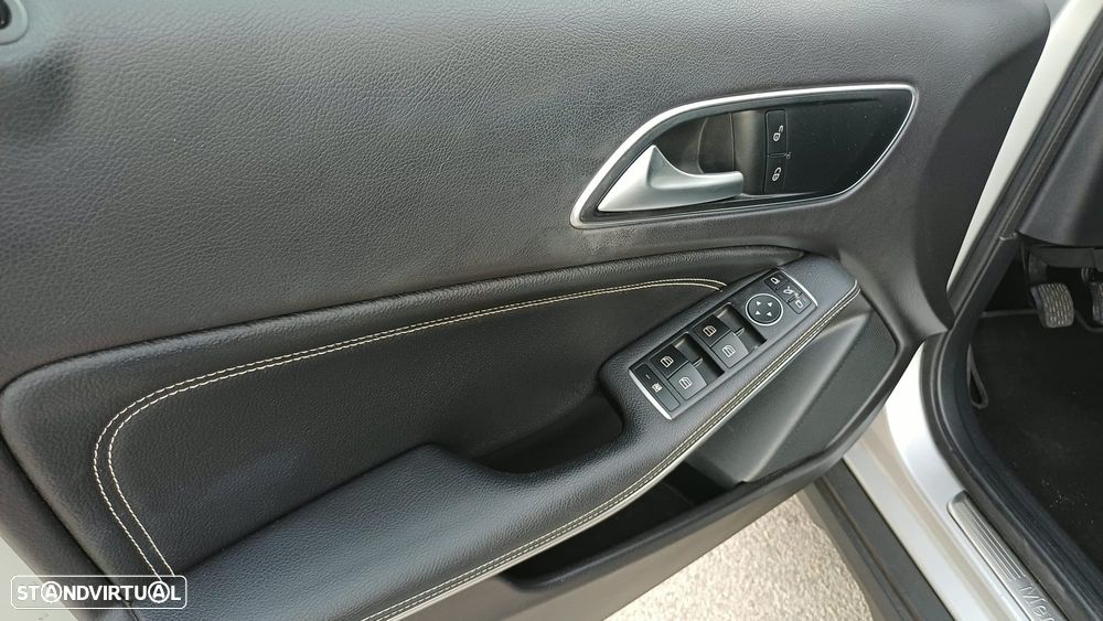 Mercedes-Benz GLA 180 d Urban - 11