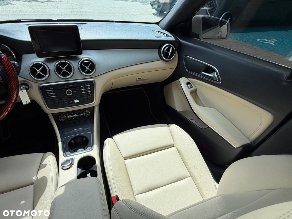 Mercedes-Benz CLA 250 7G-DCT AMG Line - 32