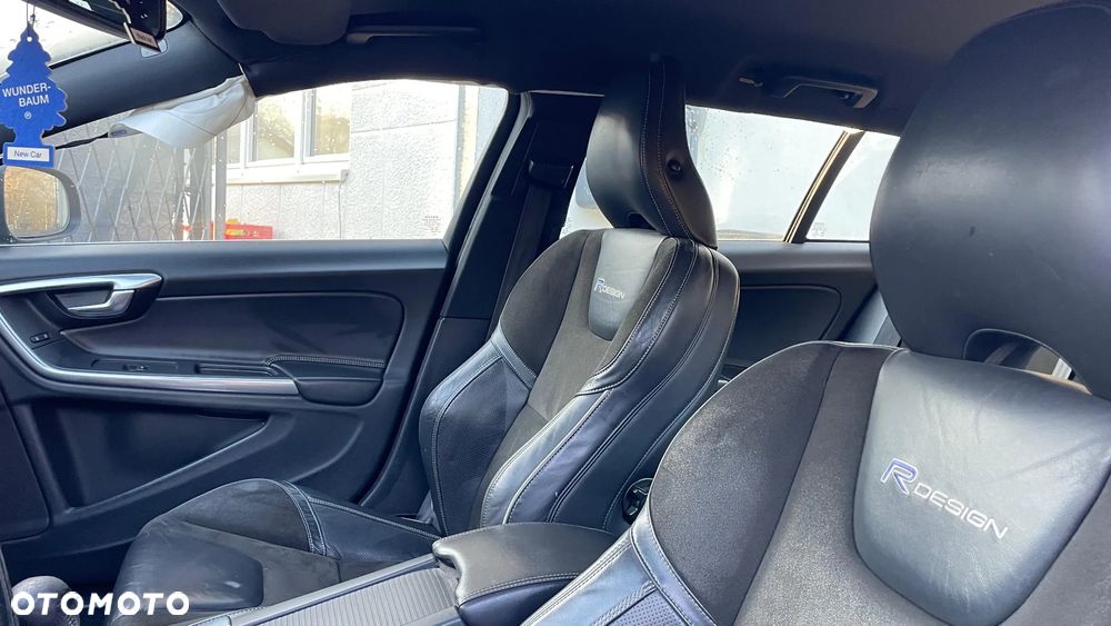 Volvo V60 D4 R-Design - 8