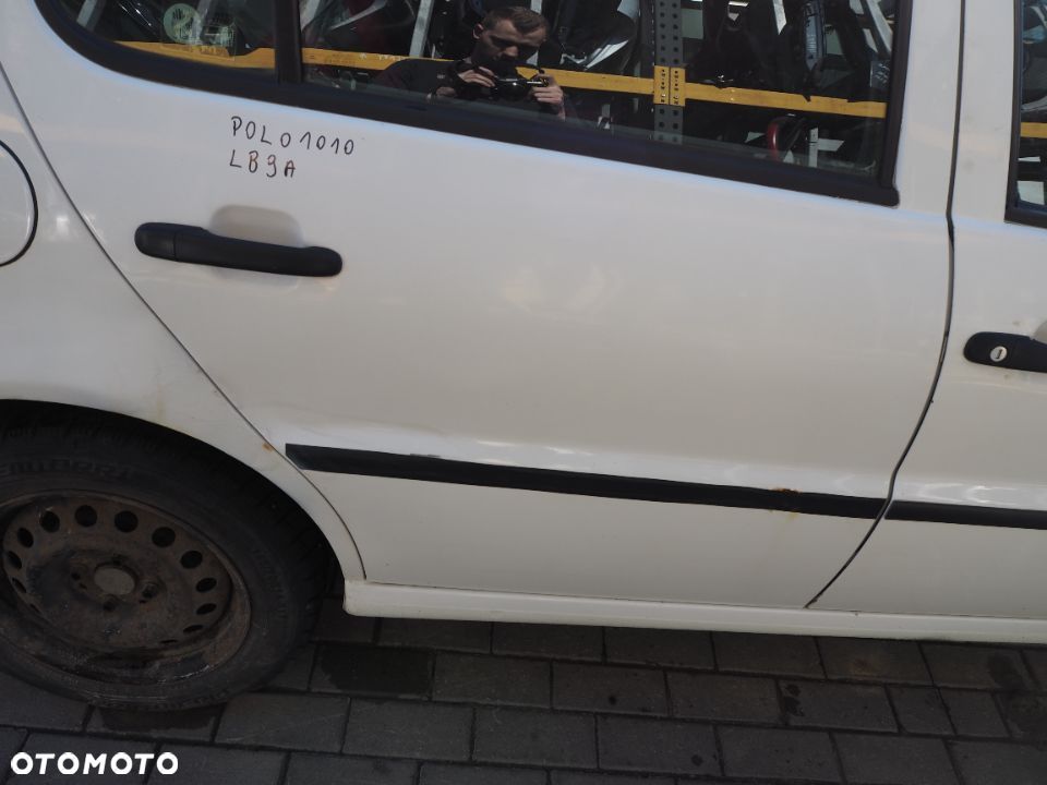Drzwi Prawe Tylne Tył VW Polo Kolor: LB9A - 1