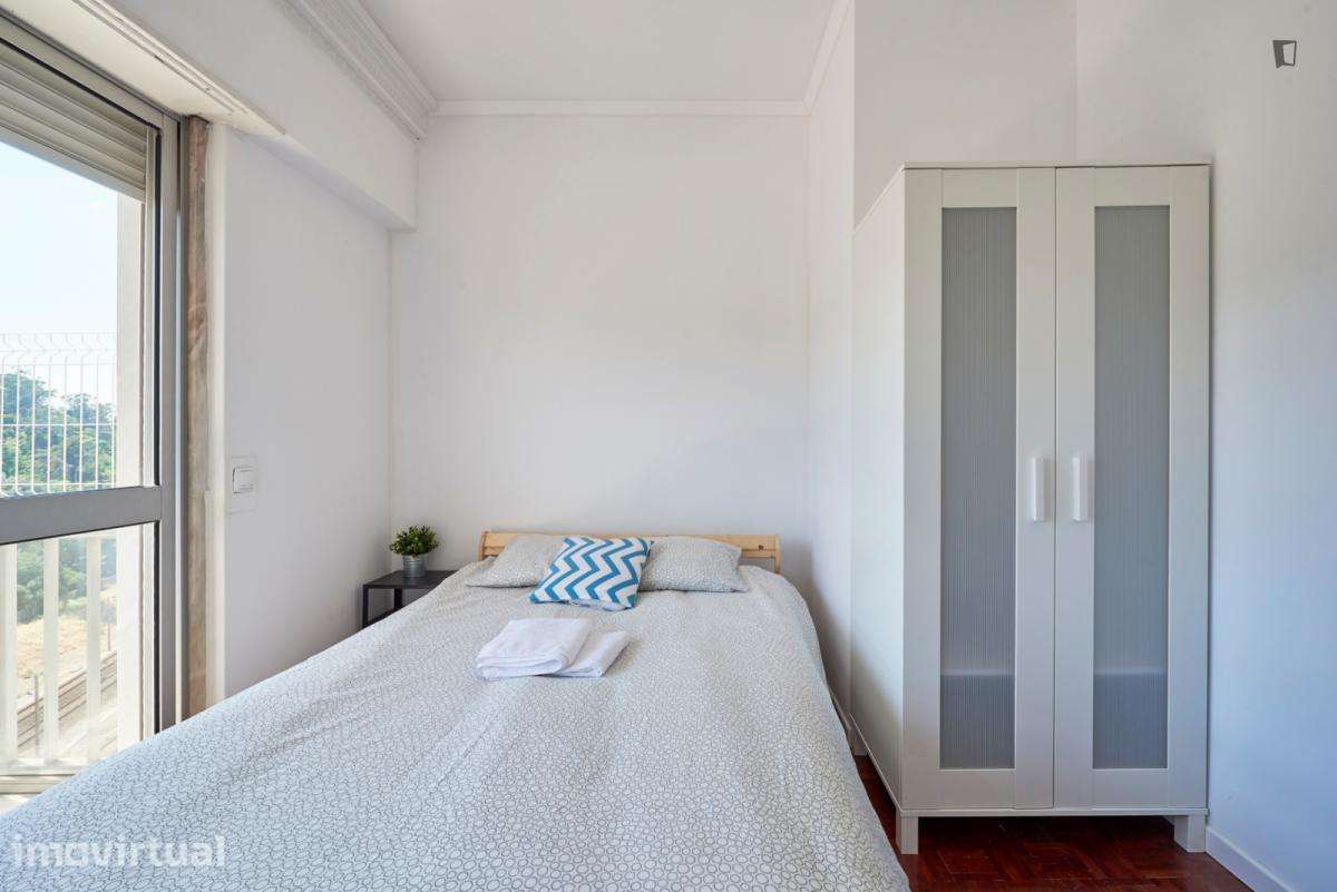 Quarto - localizado em Benfica Lisbon - Grande imagem: 4/36