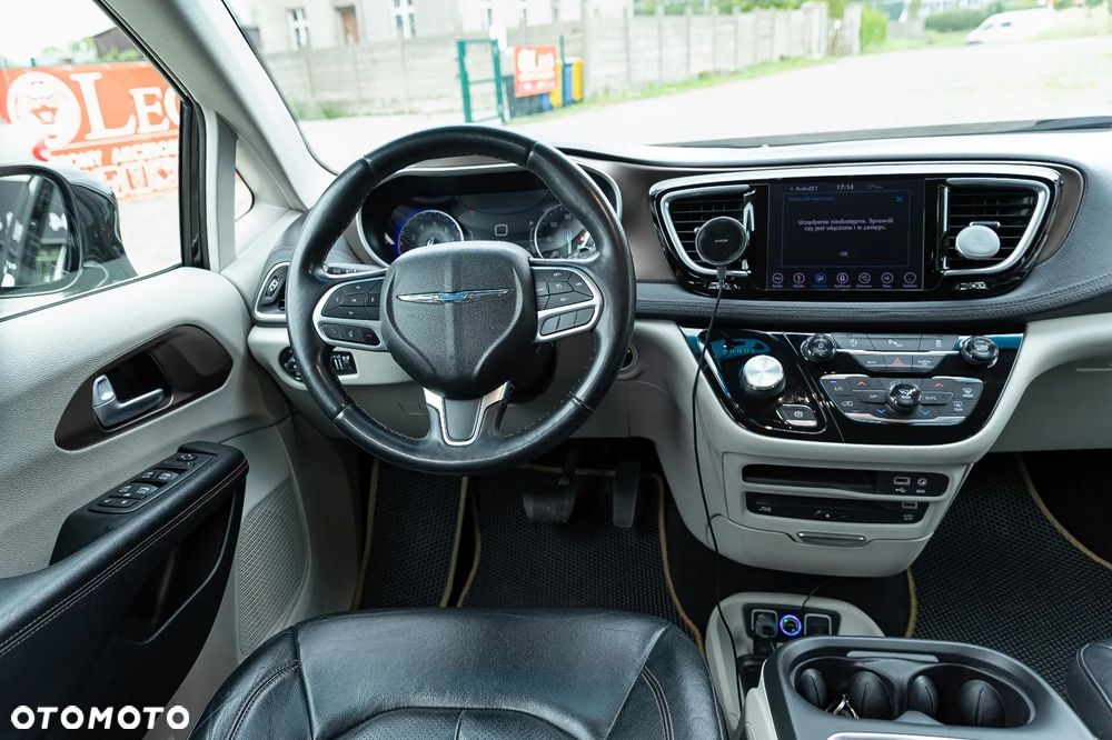 Chrysler Pacifica - 8