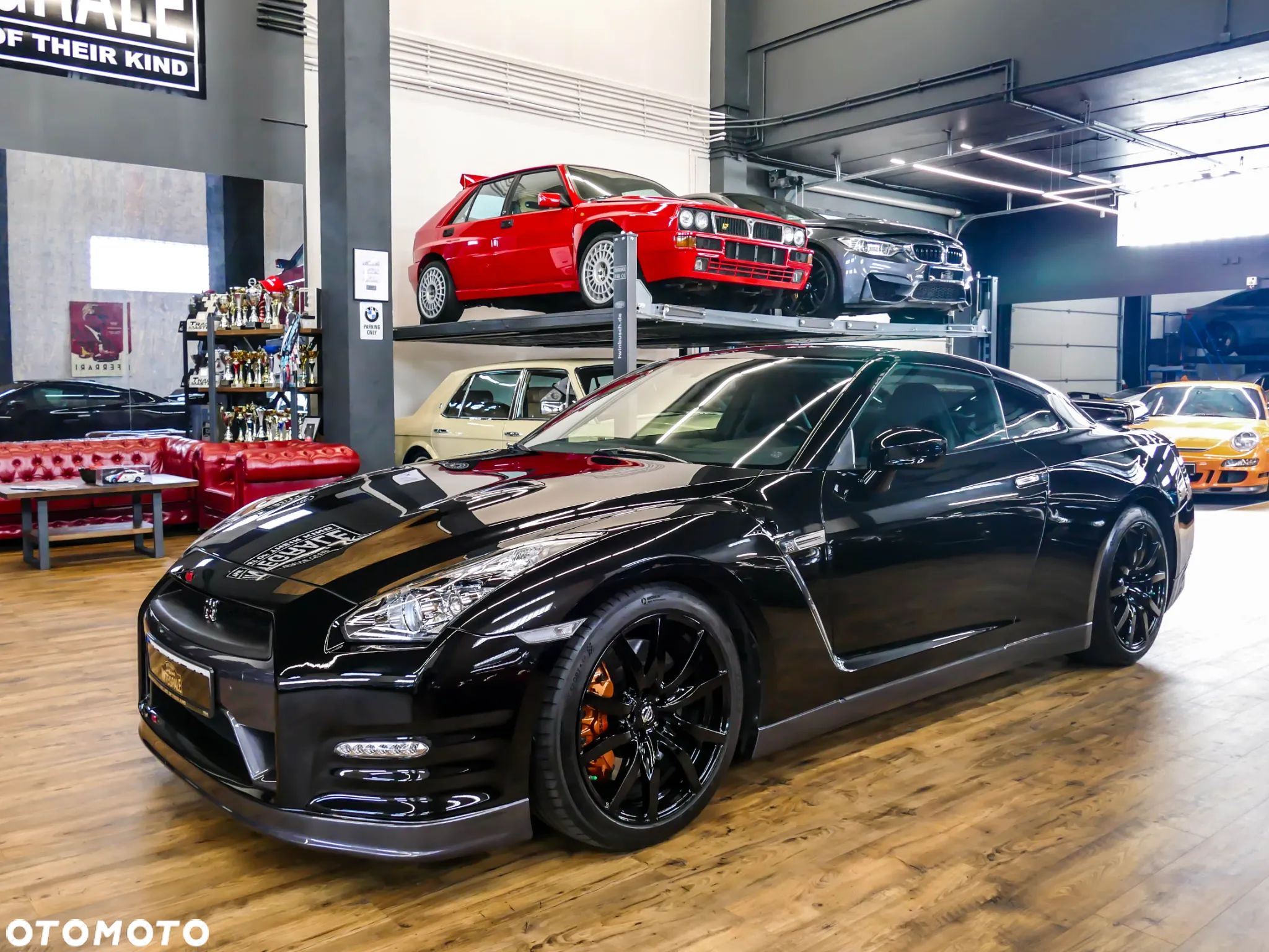 Nissan GT-R - 1