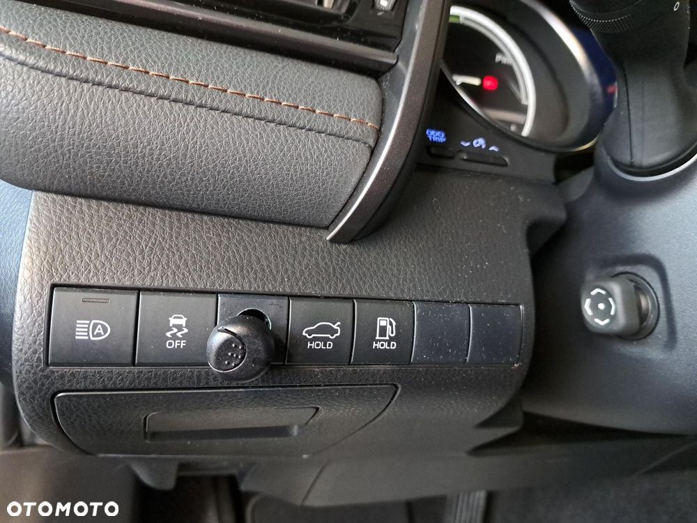 Toyota Camry 2.5 Hybrid Executive CVT - 32