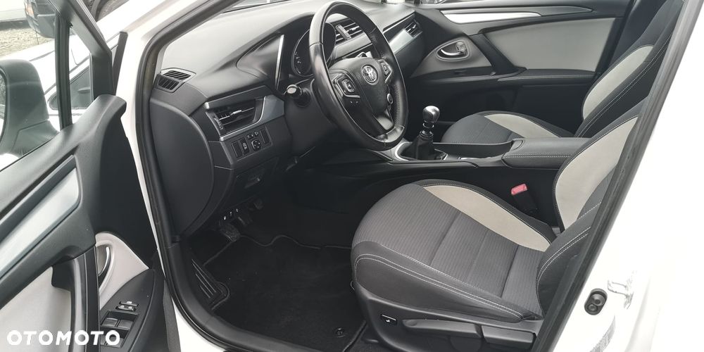 Toyota Avensis 2.0 D-4D Premium - 19