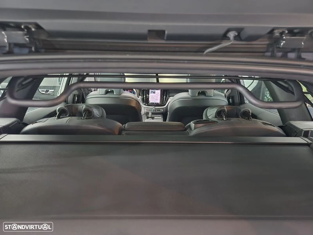 Volvo XC 60 2.0 T8 PHEV R-Design AWD - 22