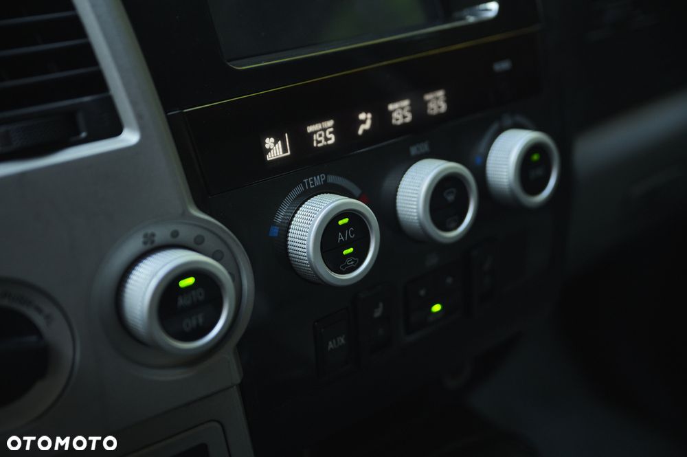 Toyota Sequoia - 36