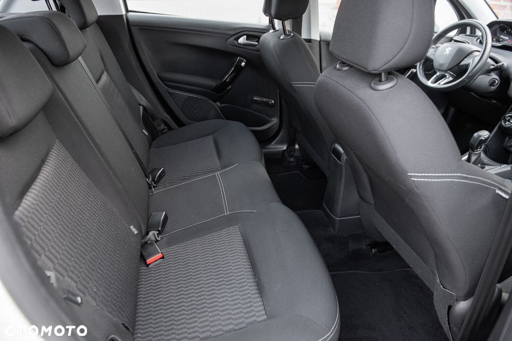 Peugeot 208 - 27