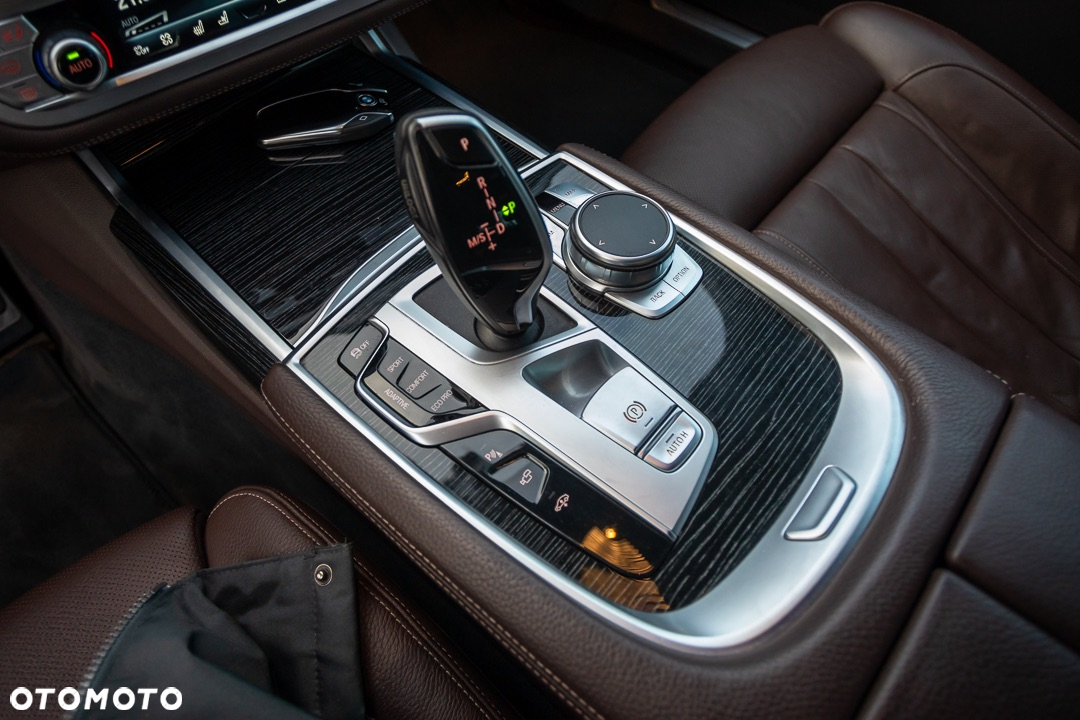 BMW Seria 7 - 36