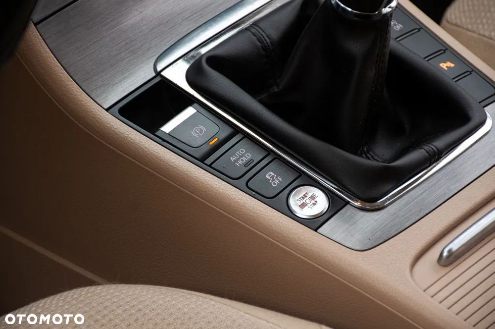 Volkswagen Passat 2.0 TDI Comfortline - 27