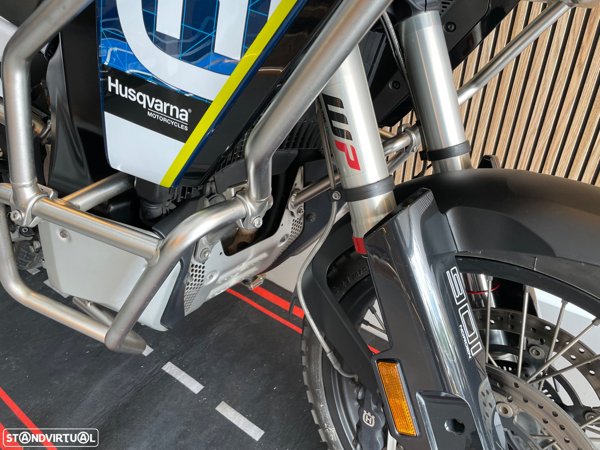Husqvarna Norden 901 Expedition - 16