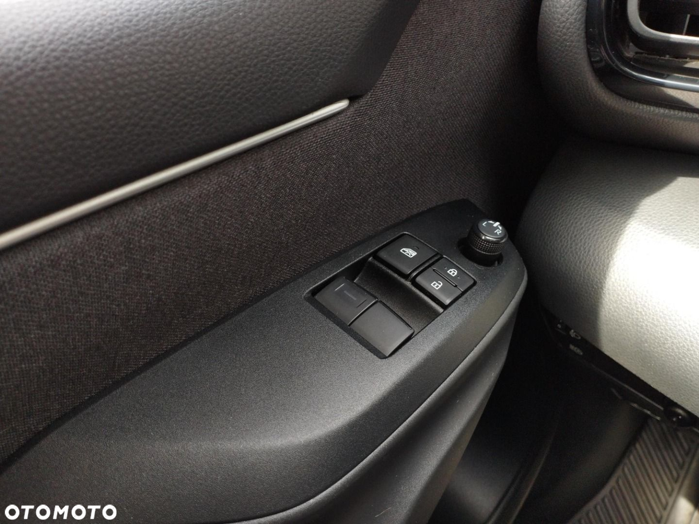 Toyota Yaris - 22