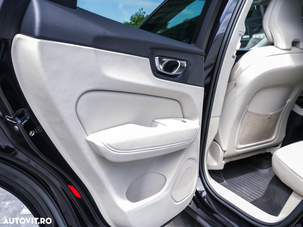 Volvo XC 60 B4 MHEV AT8 AWD Inscription - 37