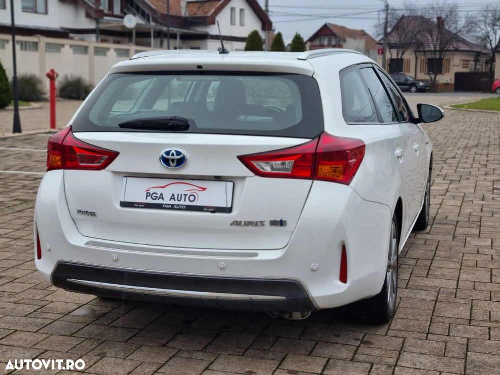 Toyota Auris 1.8 Hybrid Executive - 3