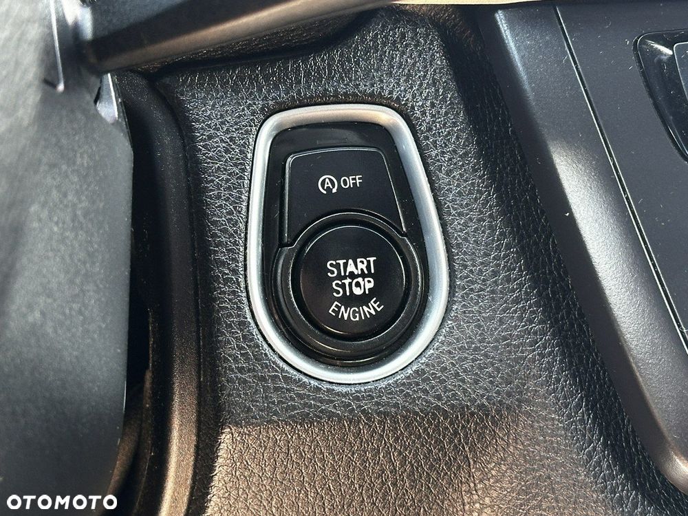 BMW Seria 3 320d DPF Touring - 31