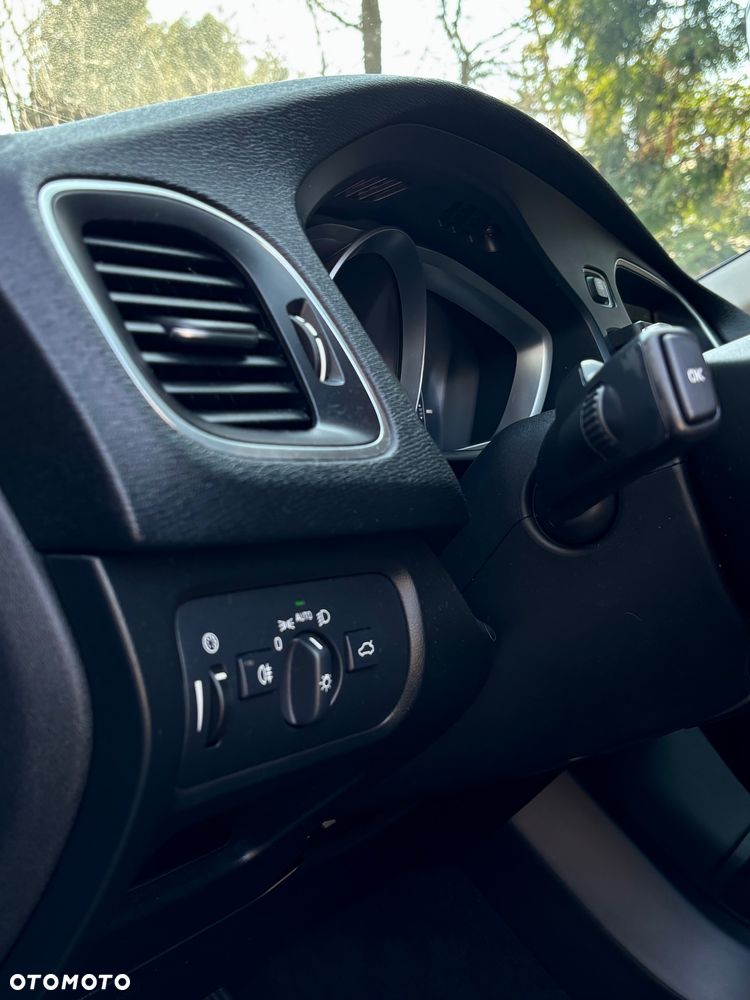 Volvo V40 D2 - 16