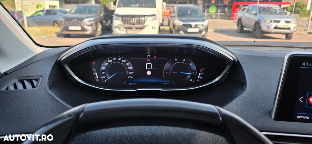 Peugeot 3008 BlueHDi 130 Stop & Start EAT8 Allure - 13