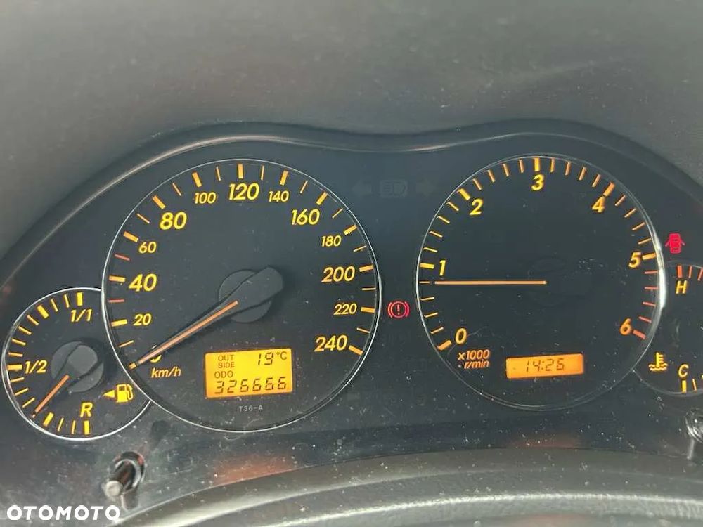 Toyota Avensis 2.0 D-4D High - 5