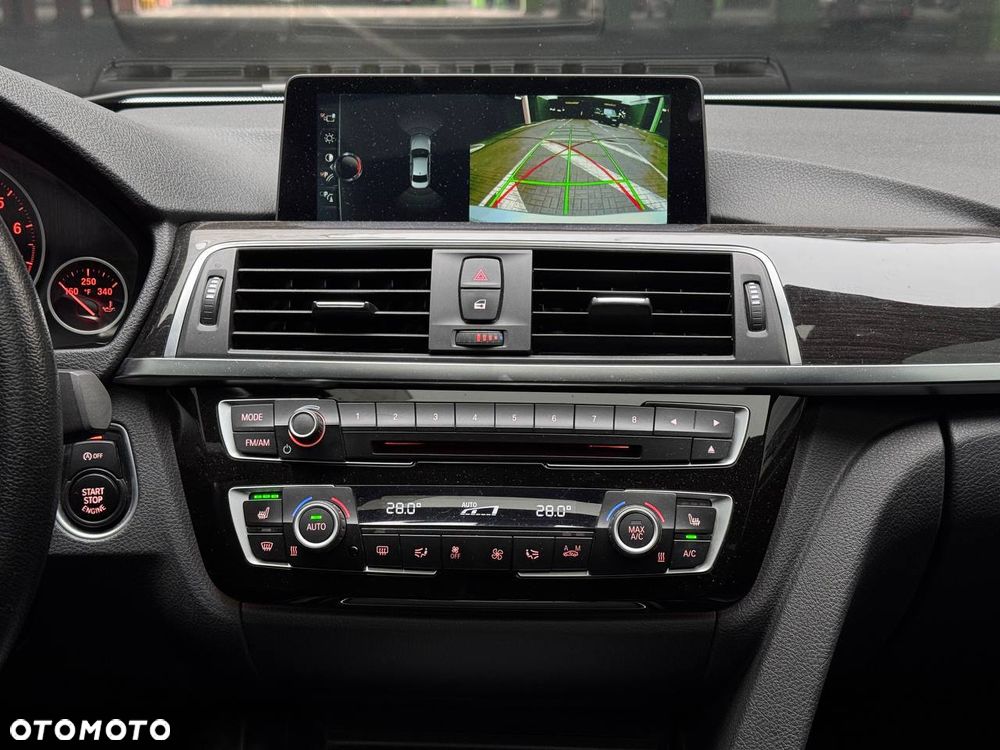 BMW Seria 3 330i xDrive - 7
