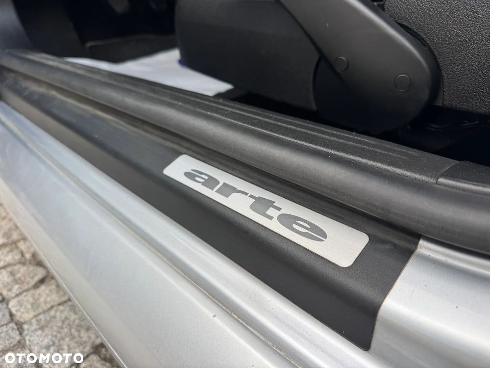 Volkswagen New Beetle 1.6 Arte - 24