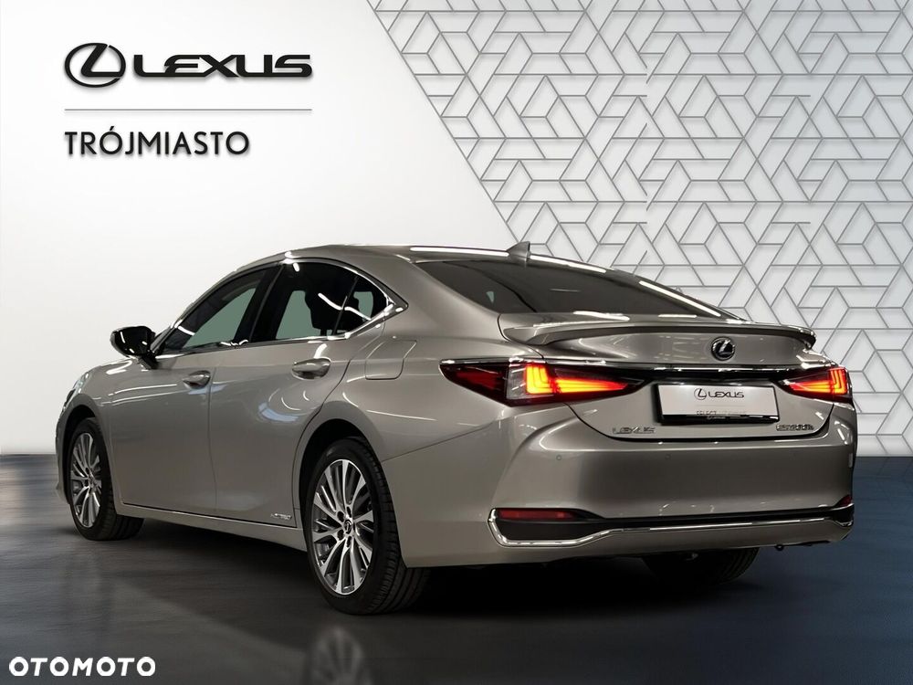 Lexus ES 300h Business Edition - 4