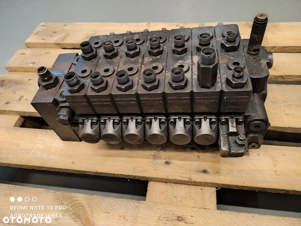 Rozdzielacz hydrauliczny REXROTH R917007235 - 6