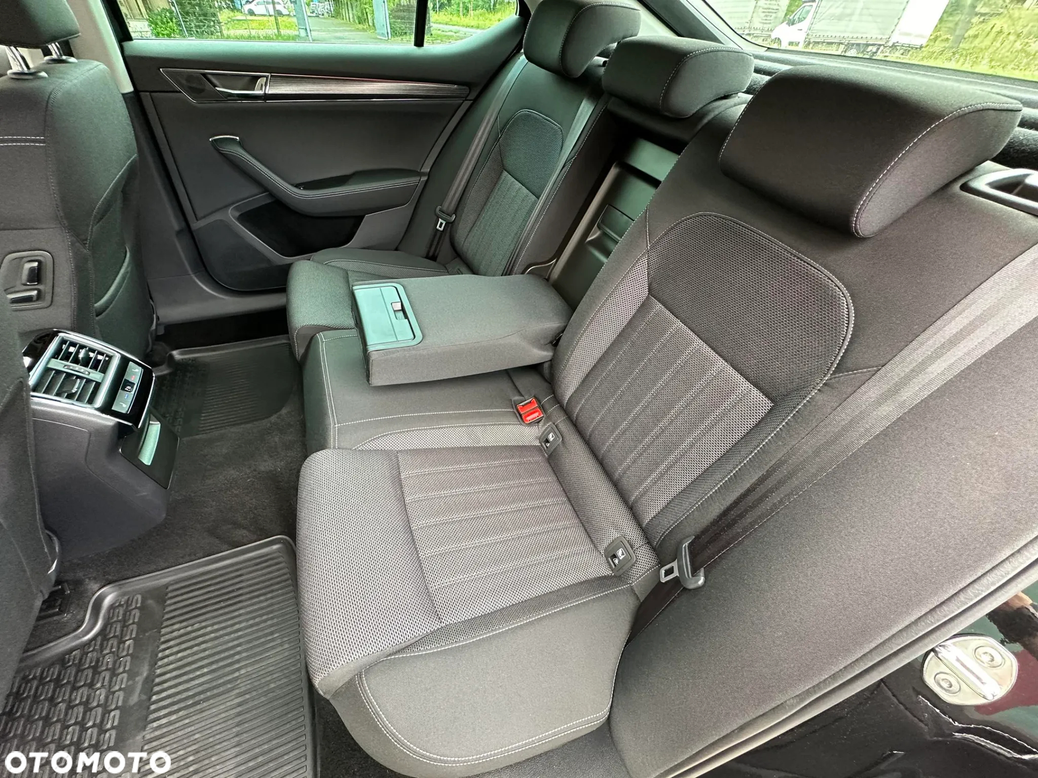 Skoda Superb 2.0 TDI SCR Style DSG - 22