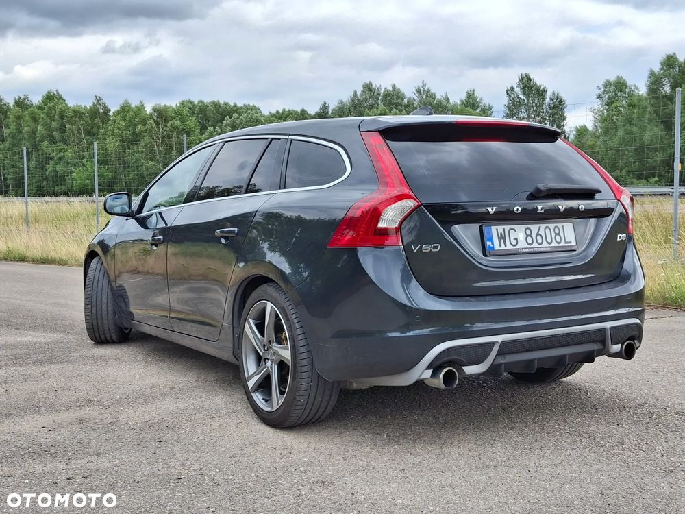 Volvo V60 D3 R-Design - 11