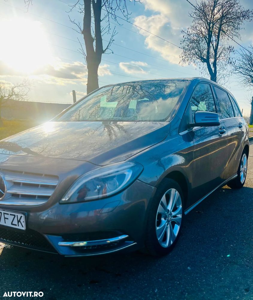 Mercedes-Benz B 220 - 1