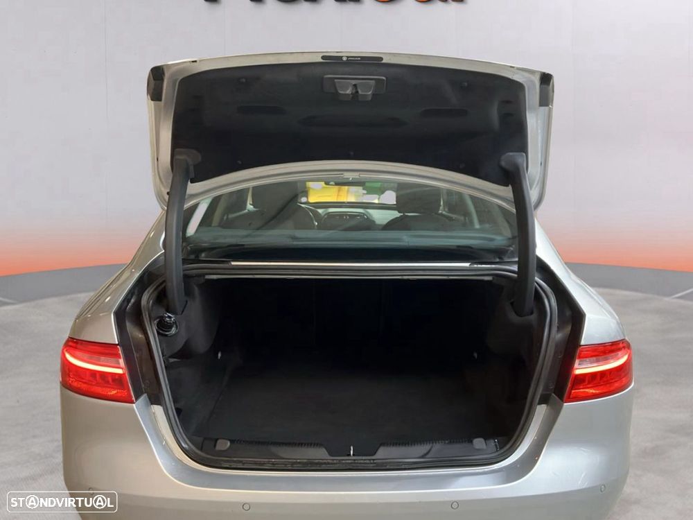 Jaguar XE - 17