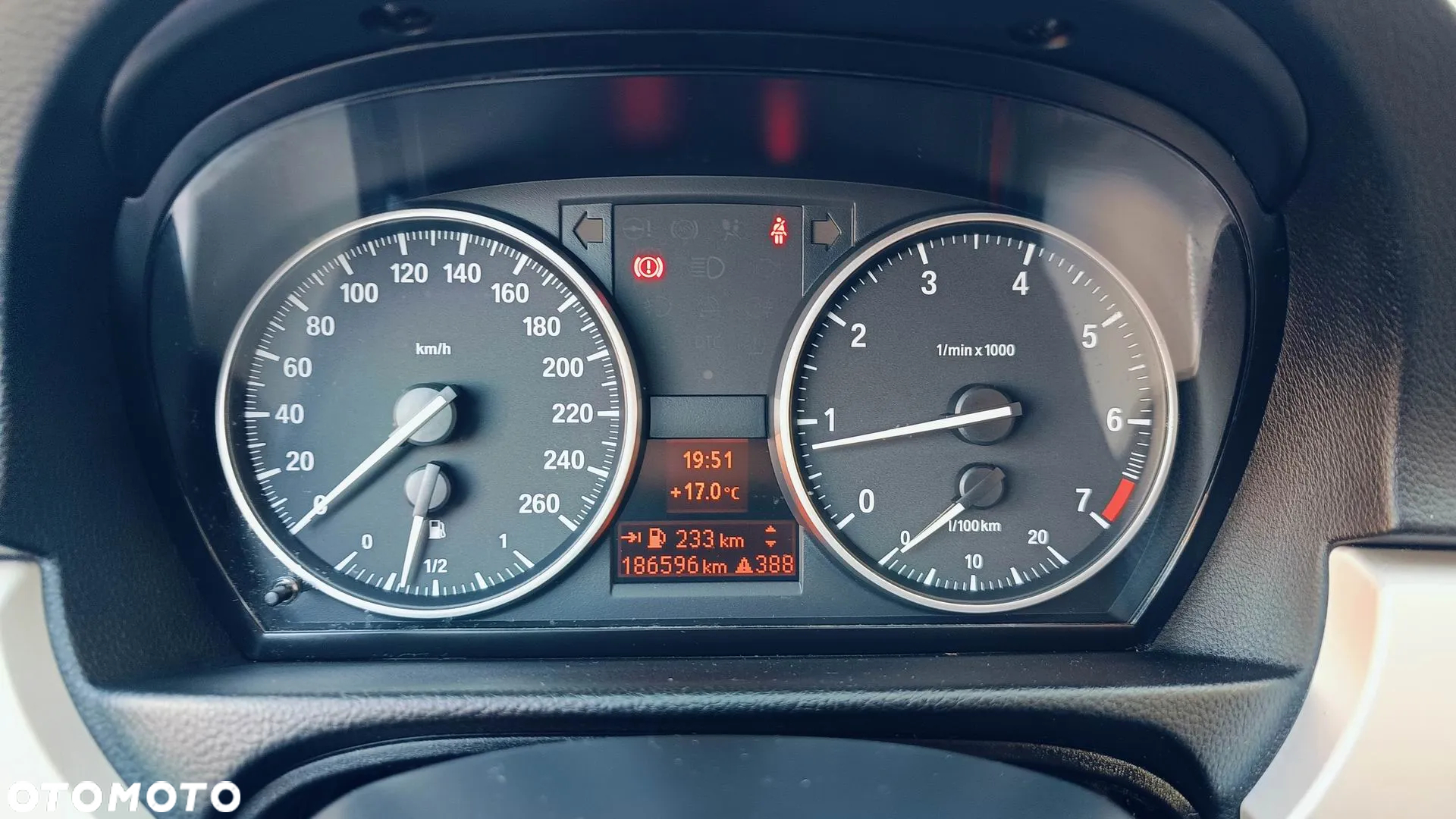 BMW Seria 3 318i Touring - 28